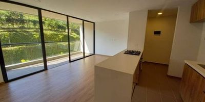 ¡Apartamento en arriendo de 88 mst, Espacioso, moderno y con una excelente distribución que brinda comodidad y estilo. Cuenta con amplias alcobas, buena iluminación, cocina integral, sala comedor y balcón con una vista agradable. Cuenta con 3 alcobas, 2 baños, parqueadero privado y cuarto útil, Agenda tu visita y descubre tu nuevo hogar. Zonas comunes en construcción