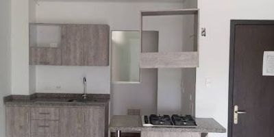 Un ambiente
1 clóset
1 barra
1 baño
Cocina semi
Área de ropas
Pisos en cerámica
Paredes en cemento
Techos en gyplac
Área aproximada 35m²