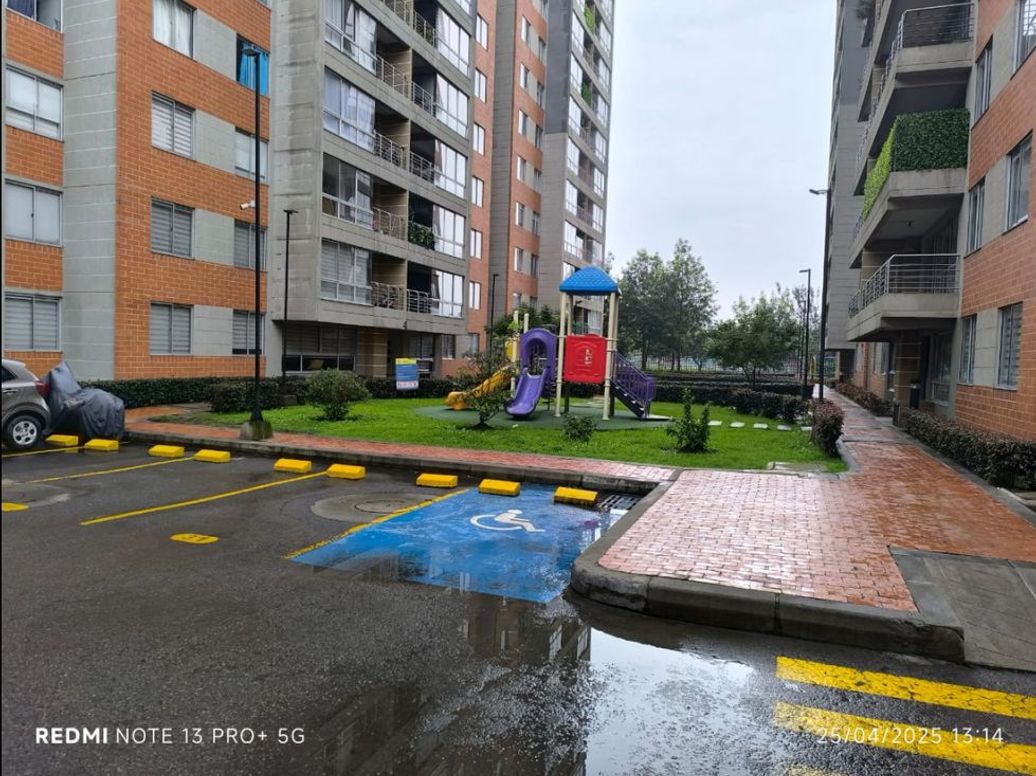 Apartamento de 3 alcobas en venta en Campo Alegre, Bogotá, 84 m² · foto 6 de 20