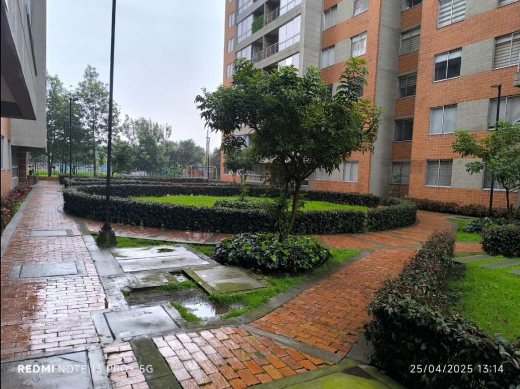 Apartamento de 3 alcobas en venta en Campo Alegre, Bogotá, 84 m² · foto 5 de 20