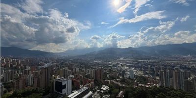 Apartamento en alquiler en Medellin - Poblado de 86 mts cuenta con 2 alcobas, 2 baños, parqueadero y cuarto util.

Unidad completa con porteria 24 hrs, piscina, salon social, turco, juegos infantil, plazoleta.

Codigo Inmobiliario. 9544483
