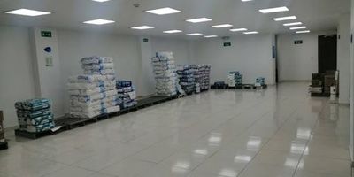 ARRIENDO LOCAL  DE 160 M2,Espacios amplios, funcionales y de excelente distribución, pisos en porcelanato, resalta elegancia, durabilidad y fácil mantenimiento, iluminación LED perfecta para resaltar tu marca, baños y cuarto de lavado totalmente dotados.Ambiente luminoso y ventilado, ideal para atención al público, fachada visible y acceso cómodo, perfecta para atraer clientes.Ideal Supermercados o mini mercados, Almacenes de ropa, calzado o accesorios, Centros de servicios o atención al cliente,Oficinas de atención comercial, tiendas de tecnología,gimnasios o centros de entrenamiento, Cafeterías, panaderías, heladerías o restaurantes tipo exprés, gimnasios, estudios de belleza o spa, tiendas de tecnología o exhibición de productos según normas locales