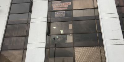 Apartaestudio en septimo piso con ascenor, excelente ubicacion con vista exterior,  sala comedor, cocina integral, un baño y una alcoba con closet. Valor del canon de arredamiento $1.500.000 Incluida la Administracion del edificio, cuneta con vigilancia las 24 horas. Existe la Opción de Arriendo amoblado, valor canon $1.750.000 Incluida Admon. Contacto Inmobiliaria Infomerka.