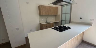 Ubicada en La Ceja, esta casa en unidad cerrada brinda la comodidad y seguridad que tanto buscabas, con una excelente distribución e iluminación. 3 habitaciones perfectas para tu familia.

En unidad cerrada con portería las 24hrs, piscina, gimnasio, salón social y parqueadero de visitantes.

