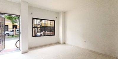 Descubre tu nuevo hogar en el sector Calasanz. Este apartamento, que te ofrecemos con la confianza y seriedad que nos caracteriza, cuenta con un área aproximada de 60 mts. Sus espacios han sido diseñados para brindarte tranquilidad: dispone de sala comedor y dos cómodas alcobas. La cocina es integral y cuenta con un baño cabinado y un lavamanos. Además, disfrutarás de un práctico patio y zona de ropas. Todo el inmueble tiene piso en cerámica. Cuenta con espacio para parquear carro o moto.