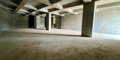 Local en arriendo en Envigado, Mayorca. Cerca al cc Mayorca y a la av El Poblado, con 420 m², dividido en 310 mts en 1er nivel y un subnivel de 110 mts, 4 metros de altura, ubicado en una zona comercial de alto flujo, ideal para atraer clientes y posicionar tu marca. Perfecto para (tiendas, supermercados, cafeterías, boutiques o negocios de servicios). Incluye baño privado, con fácil acceso a estacionamiento y transporte público. ¡Contáctenos hoy para programar una visita! Descubre más propiedades en: www.rentamospropiedadraiz.com CÓDIGO 776584