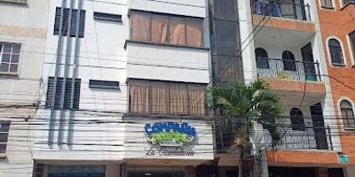 Apartamento en arriendo en Provenza, Bucaramanga, Santander. Este inmueble se encuentra en el piso 5 y dispone de 75 m², distribuidos en 3 habitaciones y 2 baños, ideal para el confort diario. Incluye un parqueadero. Con 12 años de antigüedad, el apartamento ofrece un espacio establecido en una zona residencial. El canon de arriendo es de $1.150.000. Disponible a partir del 6 de diciembre. Para más detalles o coordinar una visita, puede contactarnos por WhatsApp o consultar las opciones de teléfono.