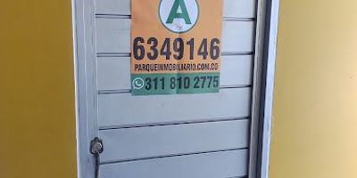 Se arrienda apartamento en Girón, Santander, ubicado en el barrio Puerto Madero. Este inmueble de estrato 2, con 78 m² de área, se encuentra en un tercer piso. Ofrece 3 habitaciones y 2 baños, ideal para quienes buscan comodidad en un sector residencial. El apartamento cuenta con una antigüedad de 3 años y está listo para habitar. Su distribución incluye sala y comedor, facilitando un ambiente funcional. Para conocer este apartamento en arriendo o resolver dudas, puedes contactarnos por WhatsApp, solicitar que te contacten o ver los teléfonos disponibles.