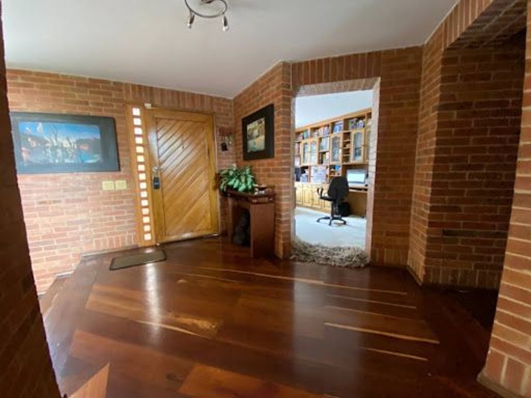 Casa de 4 alcobas en venta en Niza, Bogotá, 292 m² · foto 2 de 20