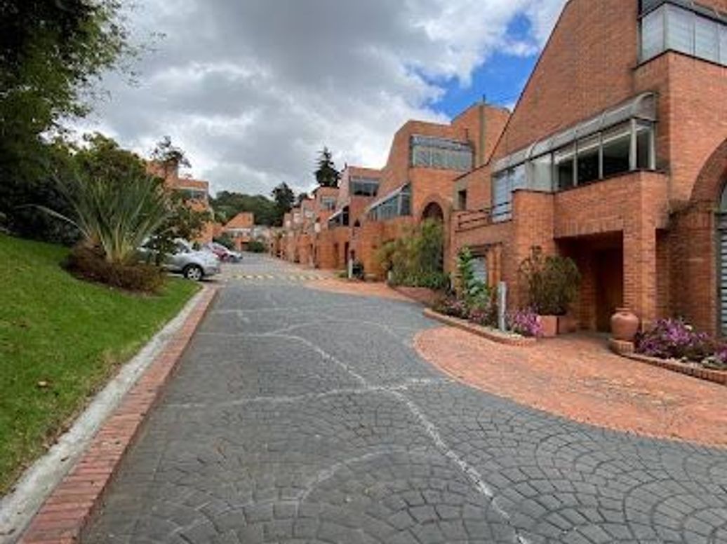 Casa de 4 alcobas en venta en Niza, Bogotá, 292 m² · foto 3 de 20