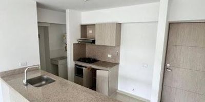 Hermoso apartamento de 55 m² con 2 habitaciones, 2 baños, sala amplia, cocina moderna y balcón con excelente vista.
Ubicado en una unidad completa con todas las zonas comunes: piscina, gimnasio, salón social, zona infantil y portería 24/7.
Incluye parqueadero y cuarto útil. ¡Agenda tu cita y enamórate de este espacio ideal para vivir en Sabaneta! Camila Echavarría 3003170505