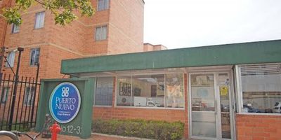 Apartamento en Arriendo en Mosquera, Cundinamarca, apartamento de 45 m. El inmueble cuenta con tres alcobas una con closet, sala-comedor iluminada, cocina integral con estufa a gas, un baño con ducha eléctrica, zona de ropas, balcón y pisos en cerámica. El conjunto ofrece excelentes zonas comunes vigilancia permanente, cancha deportiva, gimnasio, piscina, zona infantil y parqueadero comunal. Además, cuenta con una vista panorámica y cómodas vías de acceso por la Carrera 10 y Calle 10. para más información comuníquese con el ejecutivo comercial manuel quiroga al celular o whatsapp 3176569166 o al correo manuel.quirogainmobiliariasaliadas.com