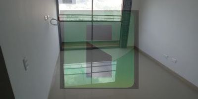 Apartamento cómodo, en excelente estado, unidad cerrada , vigilancia 24 horas ,entre sus zonas comunes se encuentran piscinas climatizadas para niños y adultos, sauna, turco, salón social, zona de juegos infantiles, cancha de fútbol sintética, cancha polideportiva, playground, gimnasio y un salón de juegos. excelente ubicación , en la ciudadela amazonía en las cabañas cuenta con excelentes vías de acceso , buenas rutas de transporte