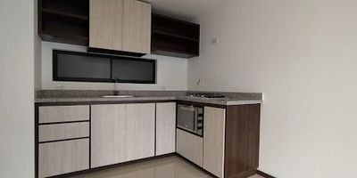 Excelente  apartamento para estrenar con full y modernos acabados en unidad cerrada cuenta con 2 habitaciones 2 baños parqueadero y cuarto útil, dé fácil acceso cerca al supermercado la vaquita y al parque de sabaneta. 