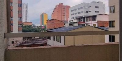 Conoce este encantador apartamento, que cuenta con 3 habitaciones, 2 baños, sala-comedor, cocina integral y zona de ropas. Además, dispone de un balcón, gas natural, portería 24/7, ascensor y parqueadero privado.
Se encuentra en una tranquila zona residencial, con fácil acceso al transporte público y todo lo que necesitas para vivir cómodamente.

Contáctanos para más información: JAIRO OCHOA SAS - 6044486003. 315 4206842 - 315 2044529