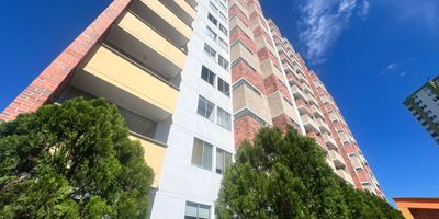 APARTAMENTO EN VENTA SAN LORENZO RESERVA,PROVENZA, BUCARAMANGA 
JUNTO A UNA RESERVA NATURAL 

DESCRIPCION
?FULL ACABADO
✅Vista hacia la reserva forestal?
✅ Piso medio
✅Torre de 15 pisos de altura
✅77m2
✅Estrato: 4
✅3 habitaciones
✅ 2 baños
✅Sala - comedor amplia con balcón tipo terraza
✅Cocina amplia con campana tipo peninsula
✅Zona de ropas independiente amplia
? Parqueadero cubierto

?️ zonas sociales:
?Parqueadero de visitantes
✅Salón social
? 2 Terrazas bbq
? Piscina para adultos y niños
? sauna 
? Turco
?Vigilancia 24/7
?️  Gimnasio
?️ Gimnasio biosaludable
?Kiosco social
? Parque lineal de bicicletas
? Parque de skate
?  Parque para niños
⚽️Cancha sintentica de futbol 5 
?Lobby tipo hotel peatonal
? Zona de mascotas


Libre de Hipoteca 
Solo recibe pago de Contado