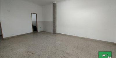 Se arrienda local en Belén Rosales, ideal para panadería o restaurante. Excelente ubicación, con fácil acceso al transporte público y buena afluencia peatonal. ¡Una gran oportunidad para tu negocio!

Salón
Baño sencillo
Cocina sencilla
Red de gas
Calentador


No bodega
No talleres
Nada pesado

Arrendamientos Panorama Belén: (604) 347 12 14/301 544 68 92
Asesora: Luisa Muñoz 301 543 66 06
