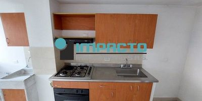 61m2, 2 habitaciones, 2 baño, 2 closet, sala-comedor, cocina integral, barra americana, balcón, gas domiciliario, calentador, zona de ropas, parqueadero privado.
Unidad cerrada con portería las 24 horas, ascensor, zonas verdes, zona de juegos, piscina, gimnasio, parqueadero para visitantes, shut de basuras, 
Valor del canon $ 2.600.000