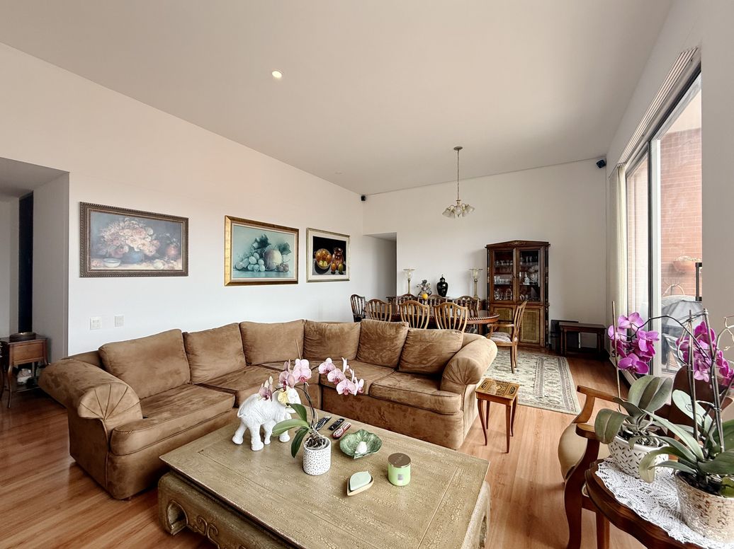 Apartamento de 3 alcobas en venta en Cjr Monet, Bogotá, 172 m² · foto 2 de 20