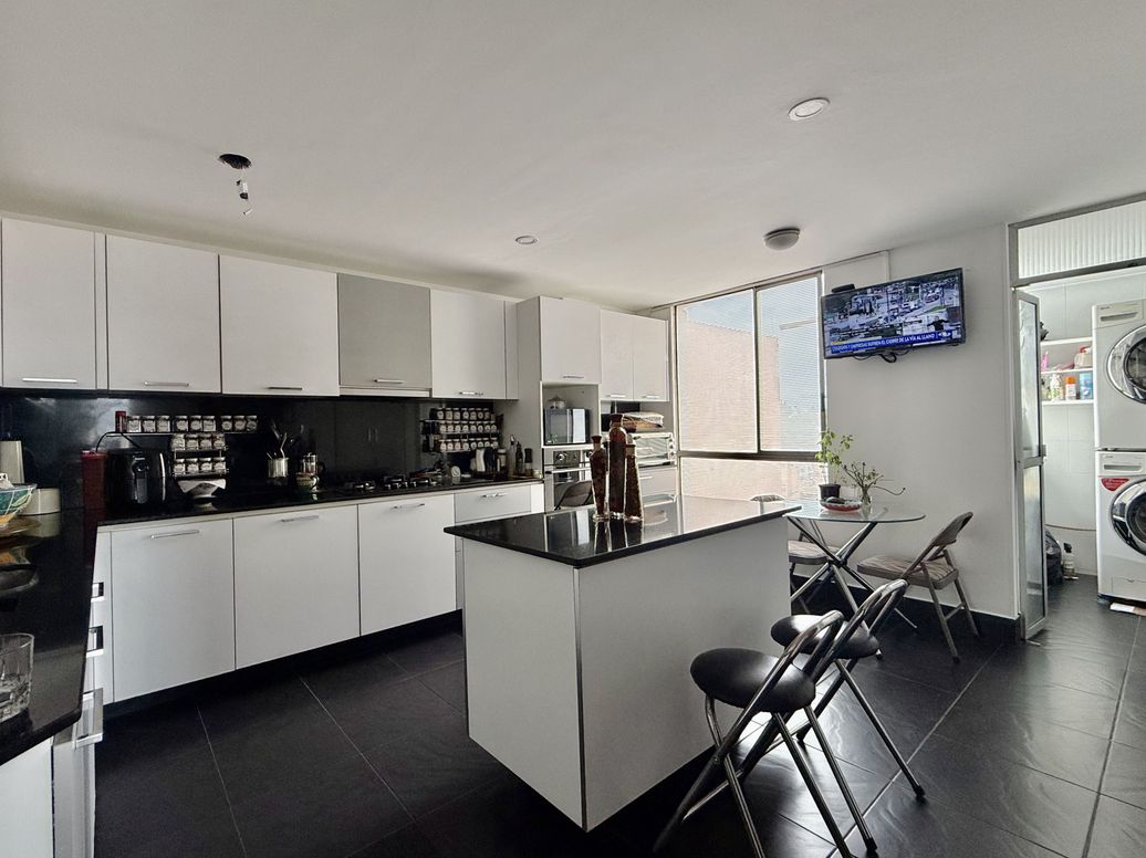 Apartamento de 3 alcobas en venta en Cjr Monet, Bogotá, 172 m² · foto 6 de 20