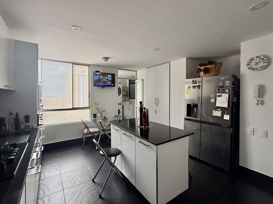 Apartamento de 3 alcobas en venta en Cjr Monet, Bogotá, 172 m² · foto 5 de 20
