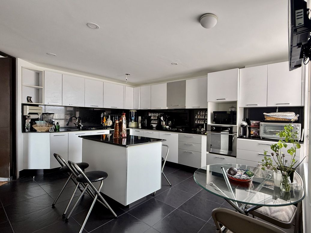 Apartamento de 3 alcobas en venta en Cjr Monet, Bogotá, 172 m² · foto 7 de 20