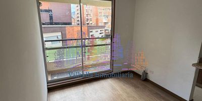 Arriendo apartamento – Conjunto Lucca La Toscana | Segundo piso con ascensor | 3 habitaciones | Parqueadero | Piscina | Gimnasio

Apartamento en excelente estado, ubicado en el Conjunto Lucca La Toscana, con todas las comodidades: piscina, gimnasio, salón social, zonas verdes y vigilancia permanente.

Distribución:

3 habitaciones con clóset

2 baños completos

Cocina integral con barra tipo americana

Sala comedor con balcón
