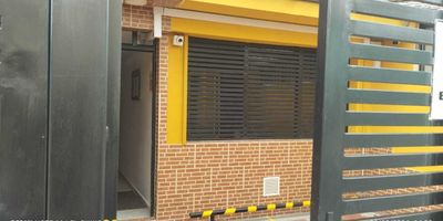 Moderno y cómodo apartaestudio en  Santa Isabel en Renta, Ideal para solteros o parejas jóvenes que buscan un espacio acogedor y bien ubicado, el cual esta distribuido de la siguiente manera una alcoba, baño con ducha, cocina con zona de lavandería, Cerca a centro comerciales, excelente acceso a transporte publico, cerca a parques, gimnasios, centros comerciales, ubicado en edificio.