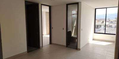 Acogedor apartamento con vista frontal en Carrera 13 #12-41cerca al centro del municipio en un cuarto piso SOLO PARA OFICINAS. Dispone de  Sala comedor, cocina integral sin horno, zona de lavandería, dos habitaciones, un baño con calentador. Excelente ubicación, facilidad de transporte y comercio. Qué esperas para tomarlo.