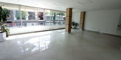 Oficina con excelentes espacios donde podrás realizar con mas facilidad y eficiencia todas tus actividades, fácil acceso, muy comercial