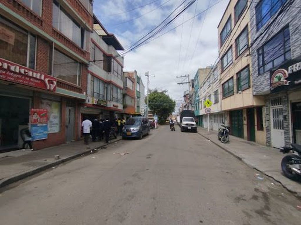 Casa de 9 alcobas en venta en Aures, Bogotá, 336 m² · foto 3 de 13