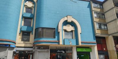 Apartaestudio tiene 39m2 tipo loft, cuenta con un closet, un baño, cocina integral eléctrica la estufa tiene dos puestos, el apartamento tiene lavadora secadora y horno microondas, tiene ducha eléctrica, un blackout y una cortina para separar el área de la cama.

“Cuota de administración vigente. Importante: este valor tendrá aumento desde enero de 2026.”