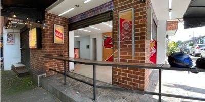 Local en alquiler en Envigado - Alcala esquinero con 3 persianas cuenta con 50 mts, red de gas, baño, sobre via principal con buen transporte publico cerca a tiendas y colegios. Codigo Inmobiliario 9623654
