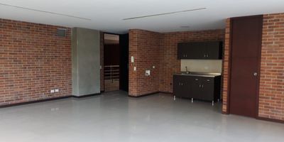 Oficina con muy buenos espacios ideales para potenciar tu empresa, excelente ubicación, fácil acceso.