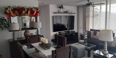 Para mayor información escribanos vía WhatsApp y uno de nuestros agentes inmobiliarios te atenderá.
Apartamento en arrendamiento, en el sector de Suramérica, cuenta con excelentes acabados, amplios y cómodos espacios, buena iluminación natural, piso alto con buena vista a la ciudad, en unidad cerrada con amplias zonas verdes, zonas comunes completas y cerca al mall de Suramérica. 
