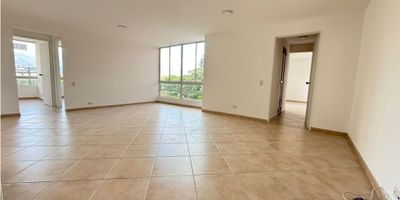 Se renta apartamento en las vegas el Poblado, sector Aguacatala, 100m2, tres alcobas, dos baños, cocina integral con red de gas, alcoba de servicio, zona de ropas.
Parqueadero y cuarto útil, portería 24h, piscina, salón social, juegos para niños. A tres cuadras de la universidad Eafit.
