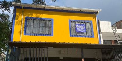 ¡Bienvenido a la comodidad y practicidad que te ofrece este encantador apartamento en alquiler en el barrio El Jardín! Ubicado en el segundo piso, este apartamento te invita a disfrutar de un espacio funcional y acogedor. Al ingresar, te recibirán una amplia sala comedor, baño social, cocina sencilla, dos habitaciones con closet, además, la zona de oficios, con lavadero de ropa y punto para lavadora. Este apartamento cuenta con servicios de energía, agua y gas natural totalmente independientes. La ubicación es verdaderamente estratégica, en una zona muy comercial donde podrás acceder fácilmente a tiendas, restaurantes, supermercados, y otros servicios esenciales. Las vías de acceso son cómodas, facilitando tu movilidad por la ciudad y permitiéndote desplazarte con rapidez y facilidad. No pierdas la oportunidad de vivir en este apartamento que combina perfectamente comodidad, conveniencia y ubicación. ¡Contáctanos para más información y asegura tu lugar en este encantador espacio!