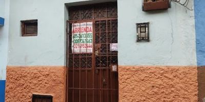 se arrienda aparta estudio en belen candelaria entrada independiente, un baño, cocina semi integral, zona de lavanderia- salacomedor, en el nivel 2 alcoba con closet y cuarto de san alejo, servicio de gas compartido