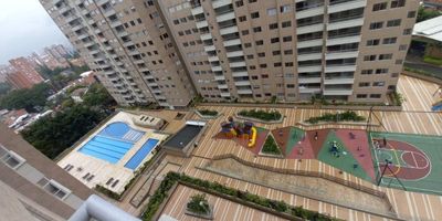 apartamento de lujo con excelente vista y acabados , cuenta con un area de 100 mtrs distribuidos en 4 alcobas , con 2 closets ,1 vestier , sala comedor , hall , balcon amplio , cocina integral , zona de ropas , esta dotado con sus cortinas, cuenta con dos parqueaderos y dos cuartos util la unidad es la mas completa de la zona , apocos mtrs del mall mixy y la av 80, cuenta con 3 piscinas , 3 salones sociales , gym, cancha multiple ,diferentes juegos infantiles , cancha squash, porteria 24 horas .