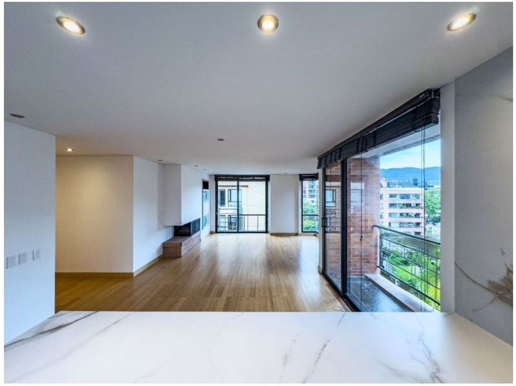 Apartamento de 3 alcobas en venta en Chicó Norte, Bogotá, 171 m² · foto 2 de 16
