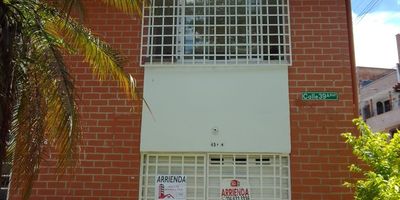 Salon Cocina integral Baño Piso en ceramica Red de gas Reja de seguridad