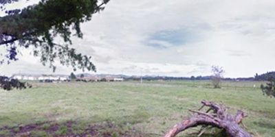 Excelente lote en vía principal, zona urbana, tipografía plana, con un uso permitido de Agropecuario  e institucional. área del lote cuarenta y seis mil novecientos veinticuatro metros cuadrados, equivalentes a siete punto veinticinco treinta y ocho fanegadas, y equivalentes a cuatro hectáreas