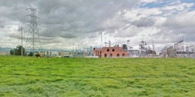 Excelente lote en vía principal, zona urbana, tipografía plana, con un uso permitido de industrial, comercial e institucional. Con un índice de ocupación del cincuenta por ciento. Cantidad permitida de Pisos a construir de cuatro. Área del lote ciento setenta y siete mil doscientos noventa metros cuadrados, equivalentes a veintisiete mil setecientos dos fanegadas, y equivalentes a diecisiete hectáreas