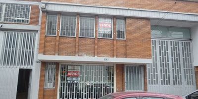 Bodega de bajo impacto, en zona de barrios unidos, tanques de agua, área total de ochocientos veintidós metros cuadrados.