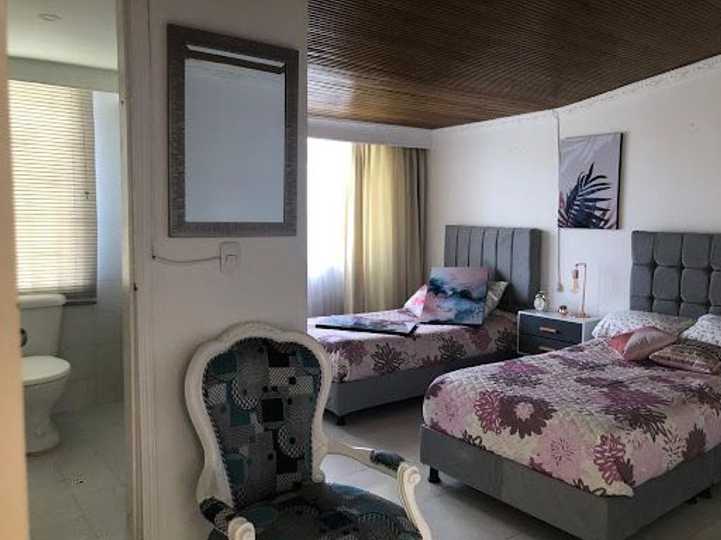 Casa de 5 alcobas en venta en Las Villas, Bogotá, 380 m² · foto 11 de 20