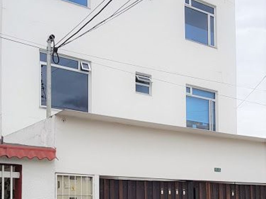 Casa de 5 alcobas en venta en Modelia, Bogotá, 468 m² · foto 3 de 20