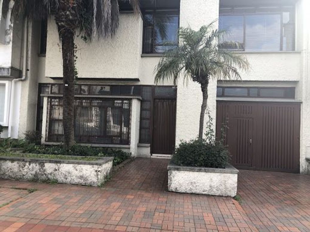 Casa de 5 alcobas en venta en San Luis, Bogotá, 328 m² · foto 2 de 20