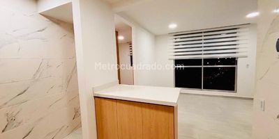 Apartamento Nuevo en Hacienda Santa Cruz , Listo para Estrenar 
Descubre tu nuevo hogar con acabados de lujo y diseño moderno
2 alcobas
 1 baño completo
 Sala y comedor con excelente iluminación natural
 Cocina integral de lujo
 Zona de lavandería
 Vista interior tranquila y acogedora
 Se entrega con cortinas instaladas
Perfecto para quienes buscan comodidad, estilo y un ambiente acogedor en un lugar seguro. Listo para mudarte y disfrutar de tu nuevo hogar.