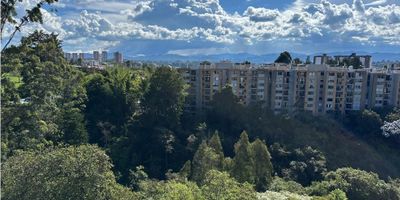 Apartamento en venta – Bosque Robledal, Rionegro ?✨

Descubre este apartamento ubicado en el 8.º piso del exclusivo proyecto Bosque Robledal, con un área de 49.03 m², perfecto para quienes buscan un espacio funcional y lleno de posibilidades. Se encuentra en obra gris, ideal para que lo personalices y construyas la obra blanca de tus sueños.

El edificio cuenta con ascensor y pertenece a una unidad moderna y completa pensada para tu bienestar:

? Amenidades del proyecto:


 
 Lobby – portería
 
 
 Zona de coworking
 
 
 Gimnasio completamente dotado
 
 
 Zona BBQ
 
 
 Espacio para mascotas
 
 
 Salón de juegos
 
 
 Parque biosaludable
 


Un proyecto que lo tiene todo para vivir con comodidad, disfrutar cada espacio y darle tu propio estilo.

¿Quieres conocerlo? ¡Contáctanos y descubre tu próximo hogar en Rionegro! 

