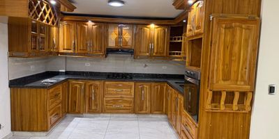 APARTAMENTO DUPLEX (3er. Y 4to. Piso) con EXCELENTE UBICACIÓN: (Al lado del Centro Comercial LOS MOLINOS)

- GARAJE PROPIO CON CONTROL REMOTO Y CUARTO UTIL
- ⁠2 SALAS
- ⁠COMEDOR
- COCINA INTEGRAL
- 4 ALCOBAS + ALCOBA SERVICIO
- 5 BAÑOS
- ASENSOR
- ESTRATO: 4
- RED DE GAS
- ⁠TERRAZA CON DOMO


1ER. NIVEL (3er. Piso)
- 1 Habitación con vestier y baño
- 1 Alcoba de servicio con baño
- Balcón Grande
- 2 Salas
- ⁠Comedor
- 1 baño social
- Cocina integral
- Cuarto de Ropas

2DO. NIVEL (4to. Piso):
- 1 Habitación principal con su vestier y baño 
- 2 habitaciones
- 1 hall
- 1 Baño social
- 1 cuarto de estudio
- 1 Habitación  con baño que sirve también de oficina
- 1 Terraza grande con Domo corredizo y cocina integral